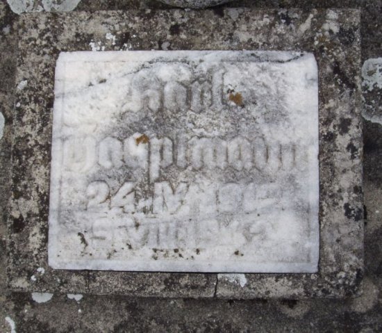 Hauptmann Karl 1912-1942 Grabstein
